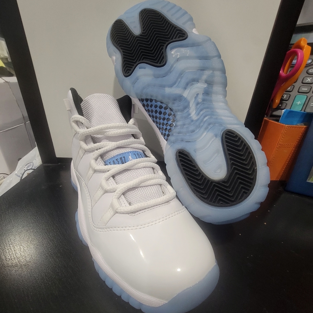 Jordan 11 Columbia